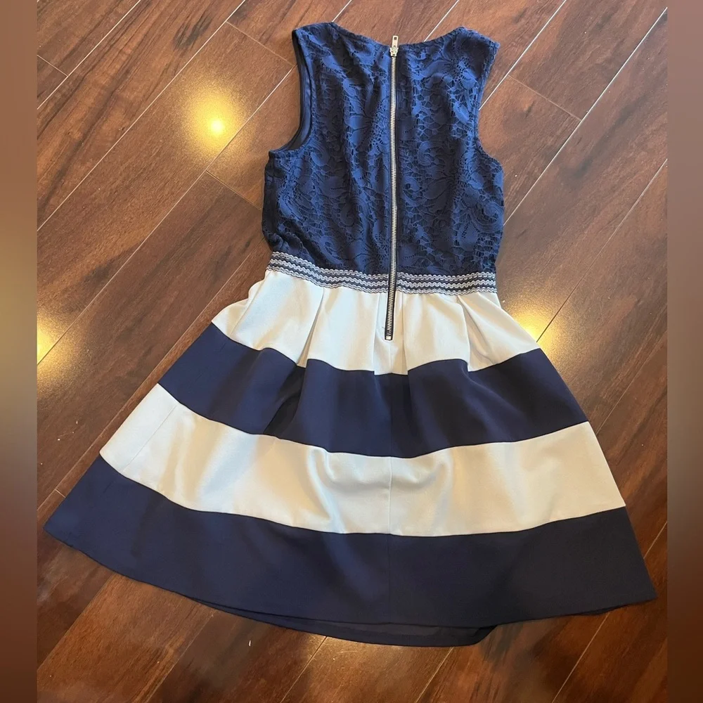 ⭐️EUC - Speechless Girls Junior Size Medium Navy Dress with Lace and Stripes